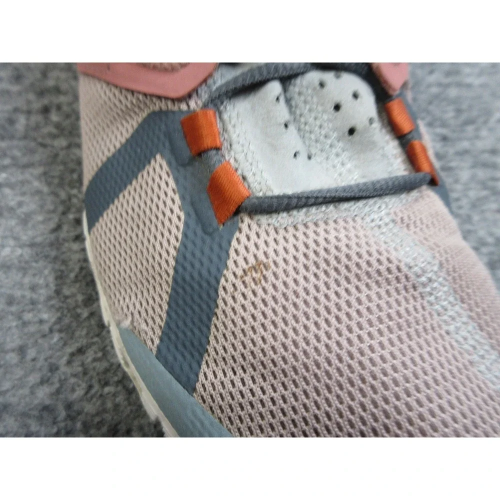 On Cloud Running Shoes Womens Size 9 Lightweight Swiss Athletic Trainers Sneaker